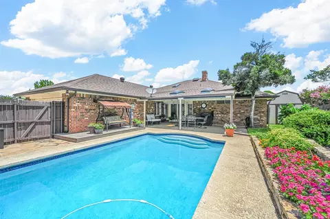 4717 Shady Lake Dr, North Richland Hills, TX 76180
