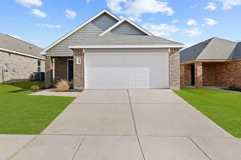 3904 Kings Dr, Ennis, TX 75119