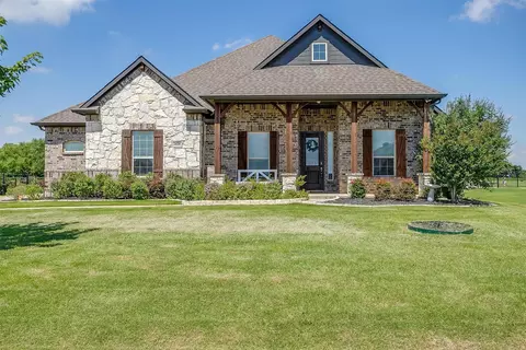 2028 Glen Hollow Ct, Joshua, TX 76058