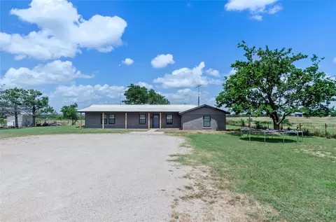 899 Huddleston Rd, Sunset, TX 76270