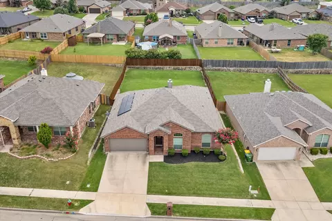 9225 Barbara Dr, White Settlement, TX 76108
