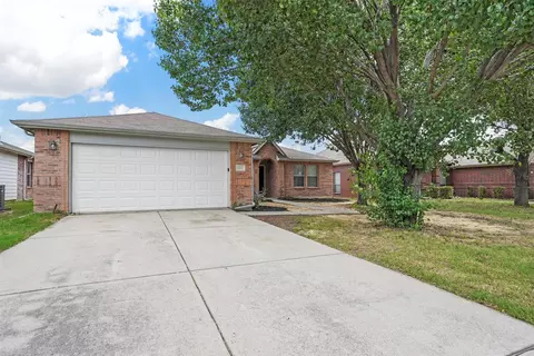 4317 Fieldwood Dr, Corinth, TX 76208