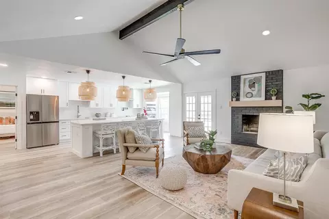 109 Amory Dr, Benbrook, TX 76126