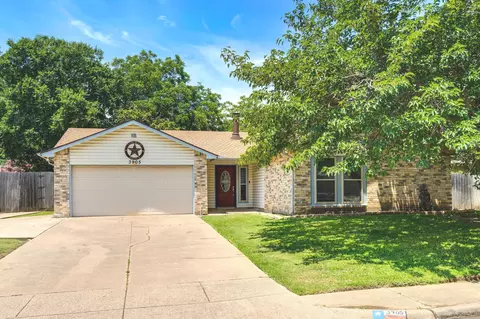 3905 Willowood Ln, Grand Prairie, TX 75052