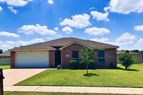 417 Penny Ln, Burleson, TX 76028
