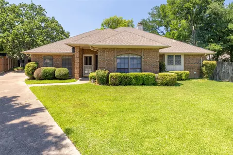 1005 Red Oak Ct, Keller, TX 76248