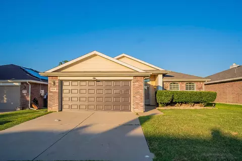 8209 Summer Stream Dr, Fort Worth, TX 76134