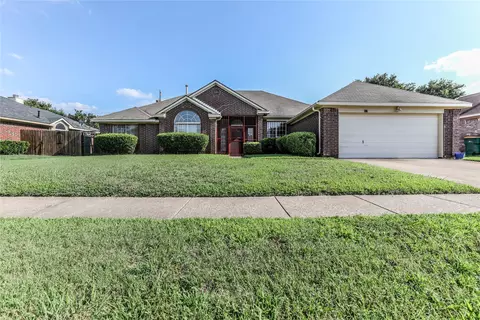 817 Steadman Dr, Cedar Hill, TX 75104