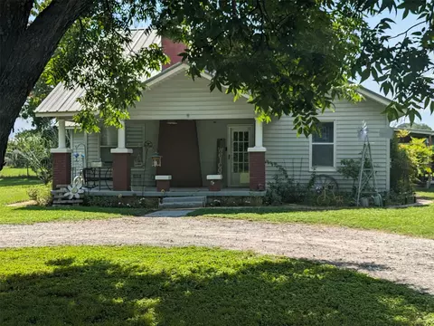 461 W Hobbs St, Boyd, TX 76023