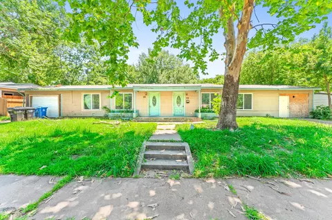 125 Vandenburg Dr, Denison, TX 75020