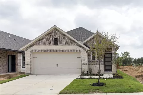 1625 Meadowcrest Dr, Aubrey, TX 76227