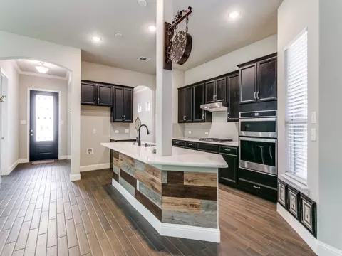 Kitchen - 302 Park Dr, Euless, TX 76040 photo 1 of 5