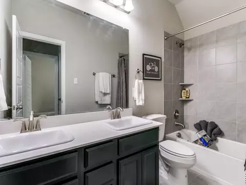 Bath - 302 Park Dr, Euless, TX 76040 photo 5 of 5