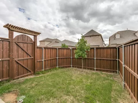 Exterior - 302 Park Dr, Euless, TX 76040 photo 6 of 6