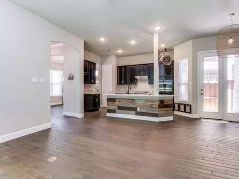 Kitchen - 302 Park Dr, Euless, TX 76040 photo 5 of 5