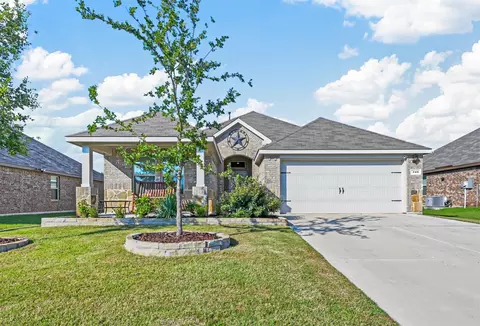 349 War Emblem Ln, Waxahachie, TX 75165