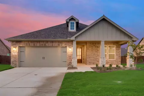 205 Beechcraft Ct, Caddo Mills, TX 75135
