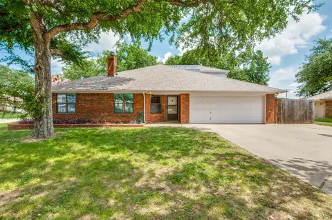 2305 Smokerise Dr, Arlington, TX 76016
