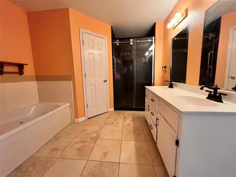 Bath - 209 Pack Saddle Pass, Abilene, TX 79602 photo 1 of 2