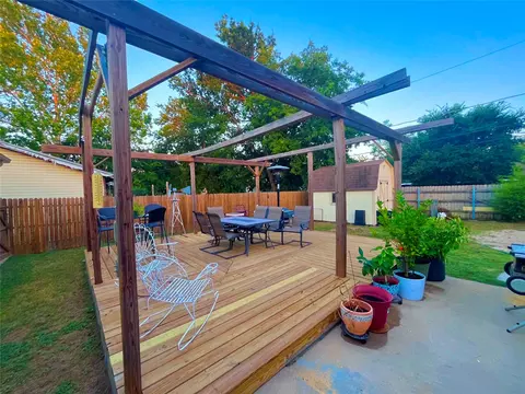 1656 Americana Blvd, Blue Mound, TX 76131