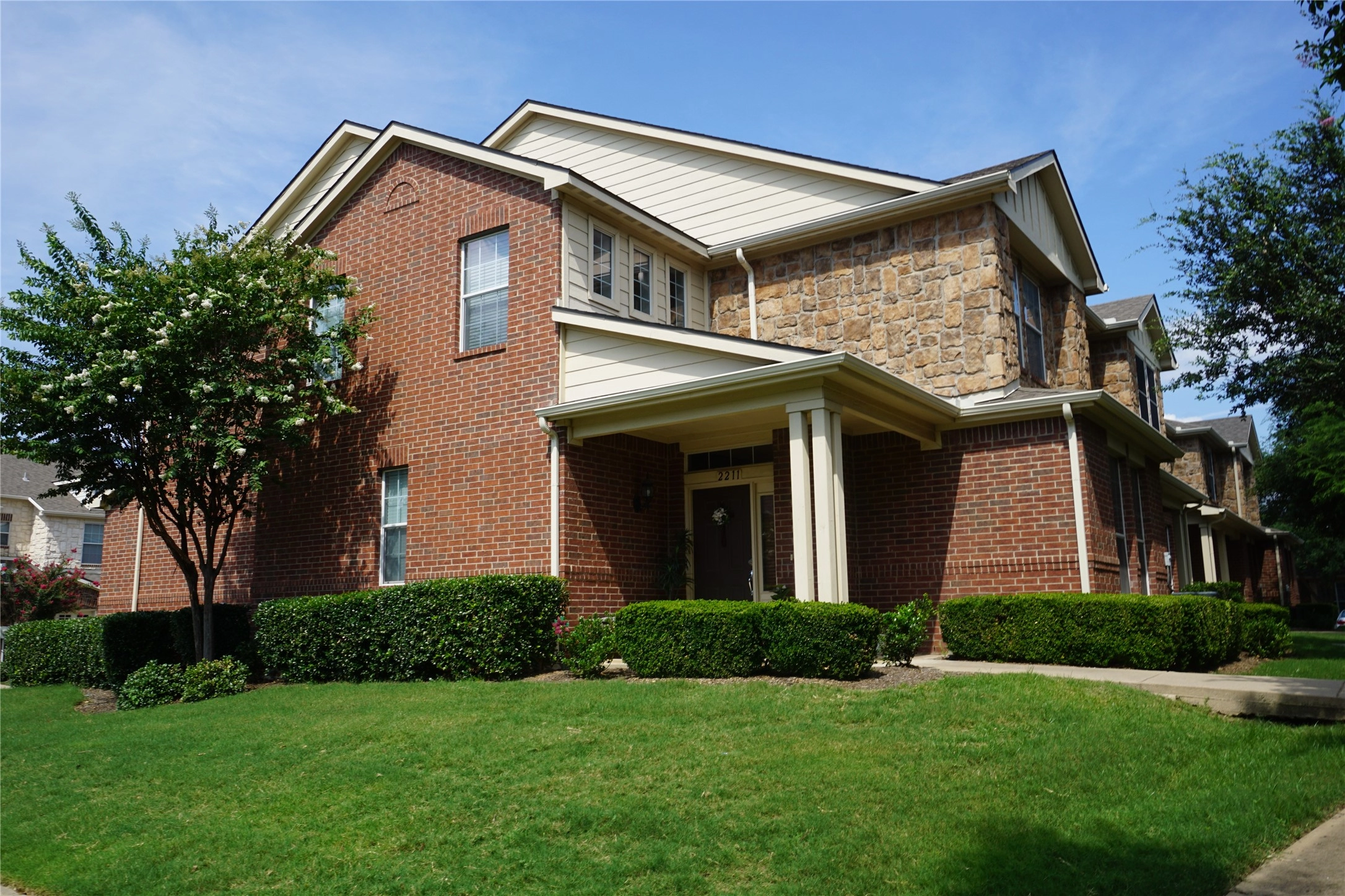 2211 Biscayne Park Ln  