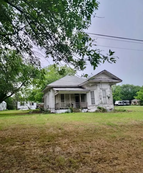 409 N Fordyce St, Blooming Grove, TX 76626