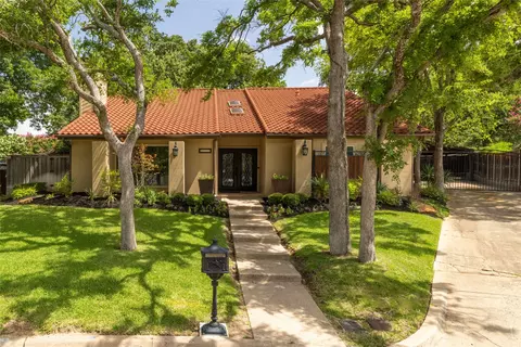 1819 Foxwood Ct, Arlington, TX 76012