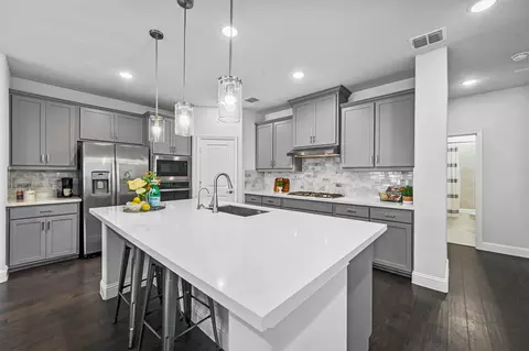 Kitchen - 213 Cassandra Ct, Euless, TX 76040 photo 3 of 4