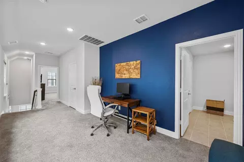 Entry Way - 213 Cassandra Ct, Euless, TX 76040 photo 4 of 4