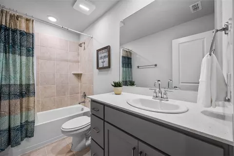 Bath - 213 Cassandra Ct, Euless, TX 76040 photo 1 of 4