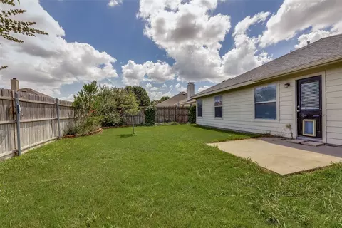Exterior - 14140 Snaffle Bit Trl, Haslet, TX 76052 photo 4 of 5