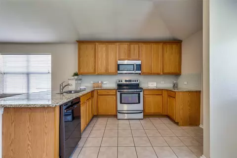 Kitchen - 14140 Snaffle Bit Trl, Haslet, TX 76052 photo 1 of 2