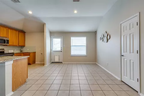 Living - 14140 Snaffle Bit Trl, Haslet, TX 76052 photo 6 of 6