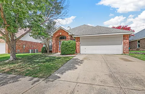 5713 Brazos Dr, Haltom City, TX 76137