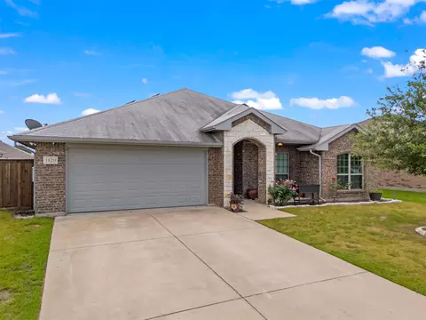 1820 Ridgecrest Dr, Terrell, TX 75160