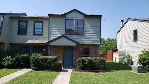 752 W Collins St, Denton, TX 76201