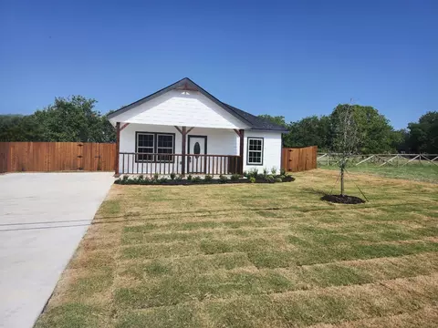 110 Mcelroy, Southmayd, TX 76273