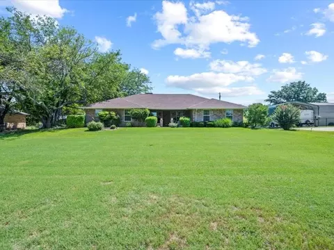 304 Lakeshore Dr, Waxahachie, TX 75165