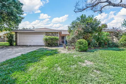 1304 Sonora Ct, Arlington, TX 76012