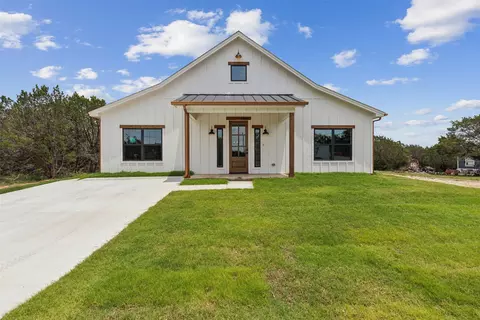 2601 Creekview Dr, Granbury, TX 76048