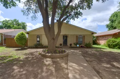 3509 S Columbine Ln, Grand Prairie, TX 75052