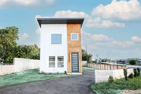 404 W Wichita St, Bowie, TX 76230