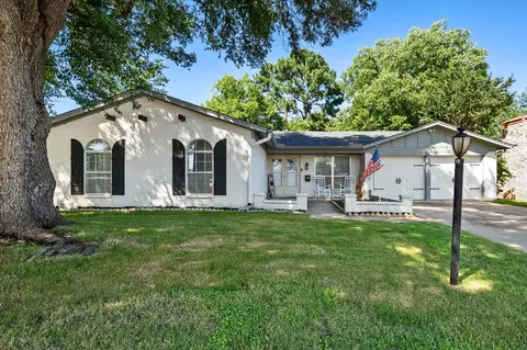 312 Linda Dr, Burleson, TX 76028