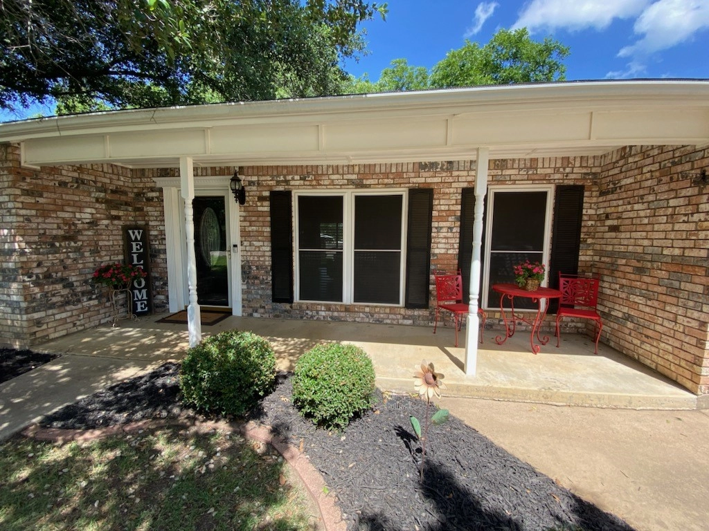802 Oakhollow Rd  