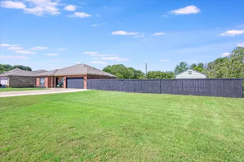 128 Meadow Heath St, Gun Barrel City, TX 75156