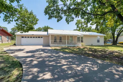 108 N 6th St, Celeste, TX 75423