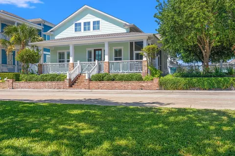 11 Porch St, Galveston, TX 77554