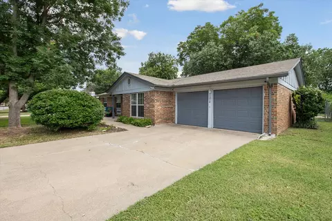 104 Sunnyvale Ter, Hurst, TX 76053
