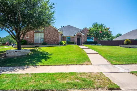 861 Valley Terrace Rd, Burleson, TX 76028