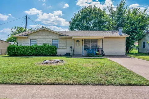 805 Milam Dr, Euless, TX 76039